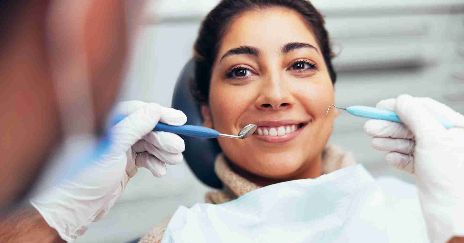 What are clear signs indicating it’s time for a visit to the dentist?